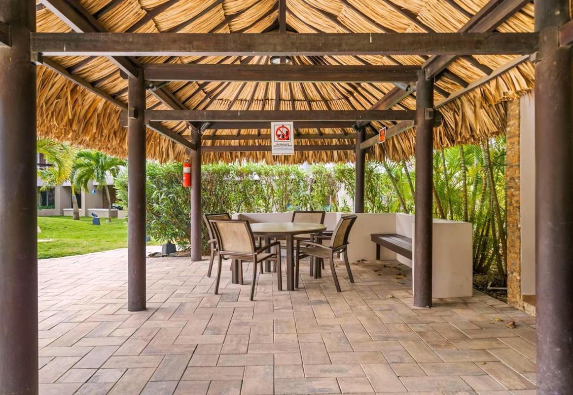 Eagle Beach Luxury House, Walking Distance To The Beach Palm Beach Bagian luar foto