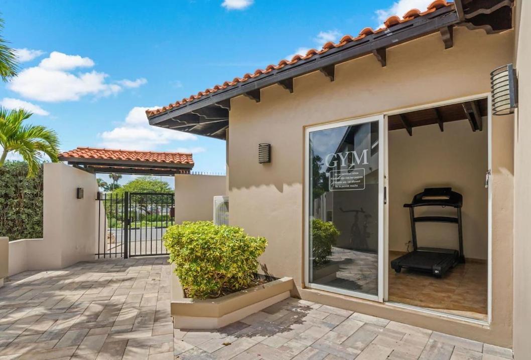 Eagle Beach Luxury House, Walking Distance To The Beach Palm Beach Bagian luar foto