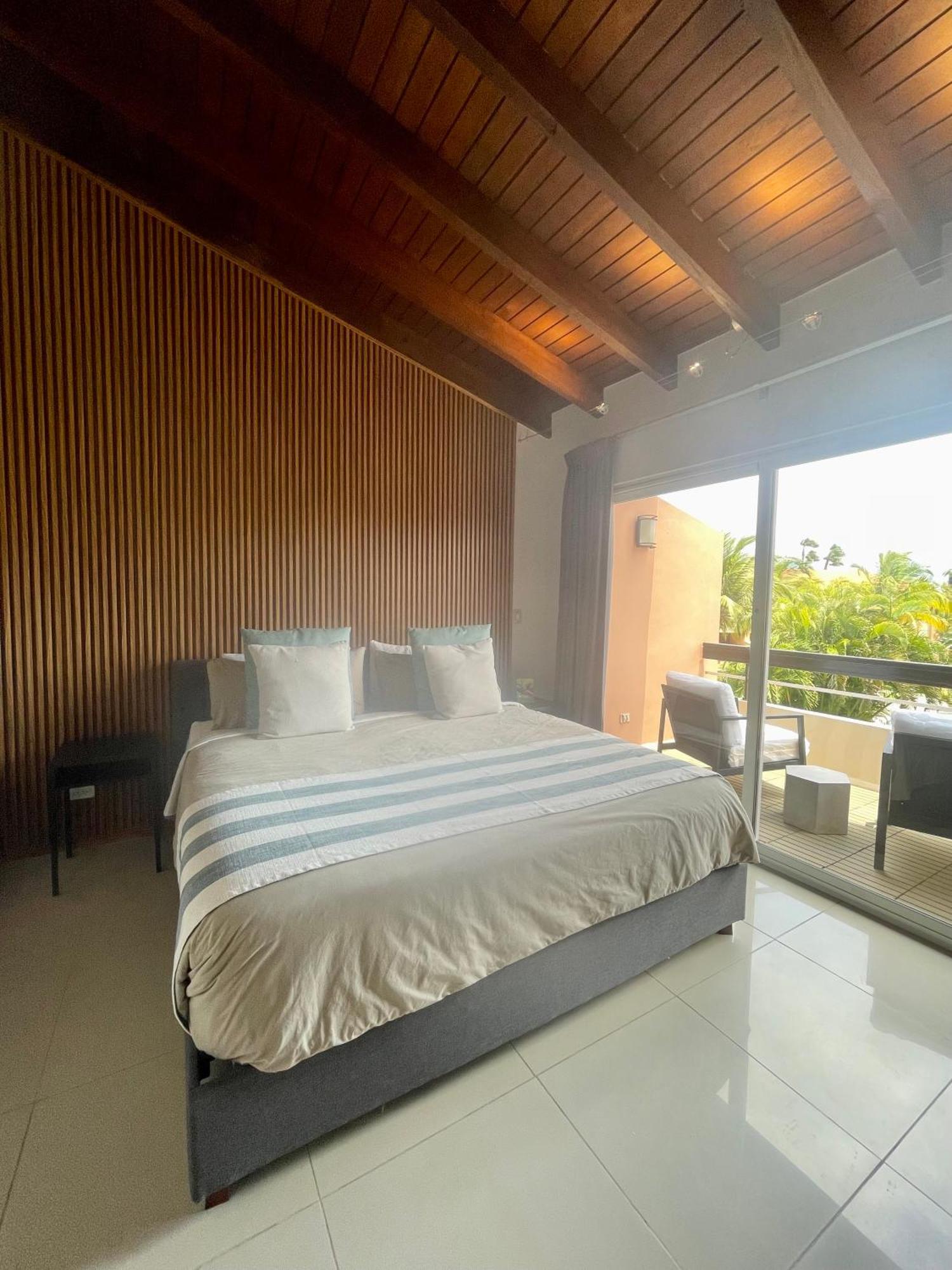 Eagle Beach Luxury House, Walking Distance To The Beach Palm Beach Bagian luar foto